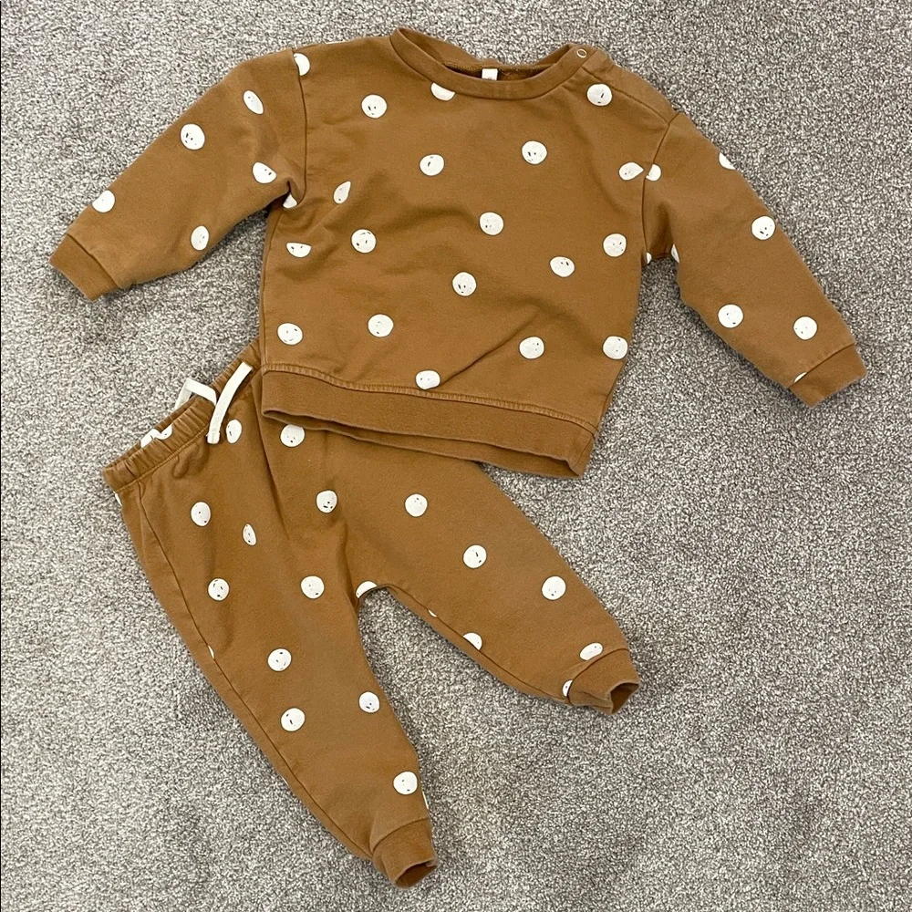 Quincy Mae Golden Long-sleeve Fleece Top and Pants Set - Picture 1 of 6